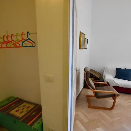 La Casa Sulla Mattonata Accogliente Su Tipica Creuza Genovese Con Splendida Vista E A Pochi Passi Dalla Stazione Principe