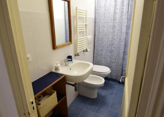 La Casa Sulla Mattonata Accogliente Su Tipica Creuza Genovese Con Splendida Vista E A Pochi Passi Dalla Stazione Principe
