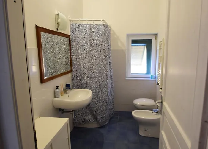 La Casa Sulla Mattonata Accogliente Su Tipica Creuza Genovese Con Splendida Vista E A Pochi Passi Dalla Stazione Principe