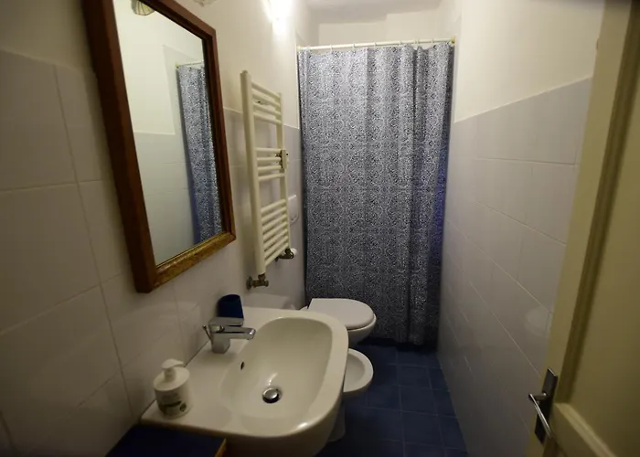 La Casa Sulla Mattonata Accogliente Su Tipica Creuza Genovese Con Splendida Vista E A Pochi Passi Dalla Stazione Principe