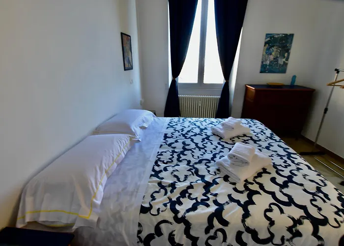 La Casa Sulla Mattonata Accogliente Su Tipica Creuza Genovese Con Splendida Vista E A Pochi Passi Dalla Stazione Principe *