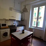 La Casa Sulla Mattonata Accogliente Sulla Tipica Creuza Genovese Con Bella Vista E A Due Passi Dalla Stazione Principe *