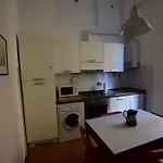 La Casa Sulla Mattonata Accogliente Sulla Tipica Creuza Genovese Con Bella Vista E A Due Passi Dalla Stazione Principe Appartamento *