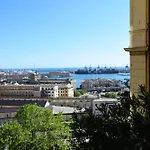 La Casa Sulla Mattonata Accogliente Sulla Tipica Creuza Genovese Con Bella Vista E A Due Passi Dalla Stazione Principe *