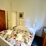 La Casa Sulla Mattonata Accogliente Sulla Tipica Creuza Genovese Con Bella Vista E A Due Passi Dalla Stazione Principe