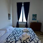 La Casa Sulla Mattonata Accogliente Sulla Tipica Creuza Genovese Con Bella Vista E A Due Passi Dalla Stazione Principe Appartamento *