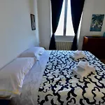 La Casa Sulla Mattonata Accogliente Sulla Tipica Creuza Genovese Con Bella Vista E A Due Passi Dalla Stazione Principe *