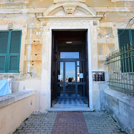 Apartment La Casa Sulla Mattonata, Con Vista Vicino Stazione Principe Genoa