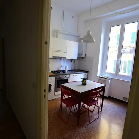 La Casa Sulla Mattonata Accogliente Su Tipica Creuza Genovese Con Splendida Vista E A Pochi Passi Dalla Stazione Principe アパート
