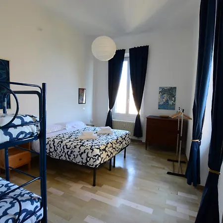 Apartment La Casa Sulla Mattonata Accogliente Su Tipica Creuza Genovese Con Splendida Vista E A Pochi Passi Dalla Stazione Principe *