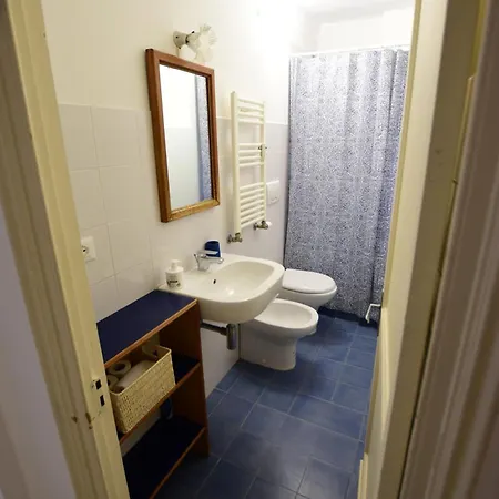 La Casa Sulla Mattonata Accogliente Su Tipica Creuza Genovese Con Splendida Vista E A Pochi Passi Dalla Stazione Principe