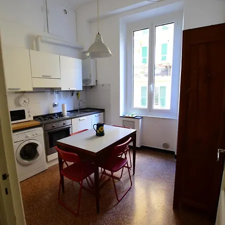 La Casa Sulla Mattonata Accogliente Su Tipica Creuza Genovese Con Splendida Vista E A Pochi Passi Dalla Stazione Principe アパート ジェノヴァ