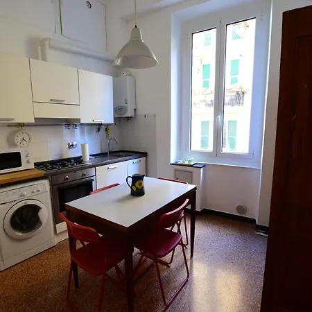 La Casa Sulla Mattonata Accogliente Su Tipica Creuza Genovese Con Splendida Vista E A Pochi Passi Dalla Stazione Principe * ジェノヴァ