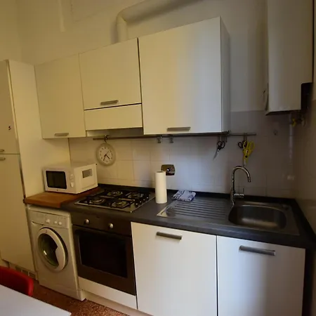 La Casa Sulla Mattonata Accogliente Sulla Tipica Creuza Genovese Con Bella Vista E A Due Passi Dalla Stazione Principe