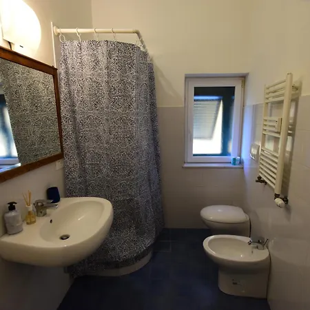La Casa Sulla Mattonata Accogliente Su Tipica Creuza Genovese Con Splendida Vista E A Pochi Passi Dalla Stazione Principe *