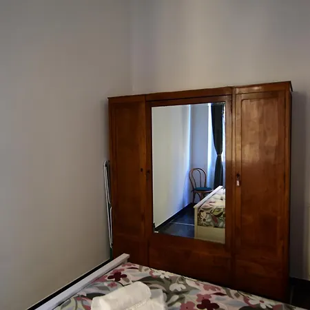 Apartment La Casa Sulla Mattonata Accogliente Su Tipica Creuza Genovese Con Splendida Vista E A Pochi Passi Dalla Stazione Principe *