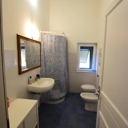 La Casa Sulla Mattonata Accogliente Su Tipica Creuza Genovese Con Splendida Vista E A Pochi Passi Dalla Stazione Principe