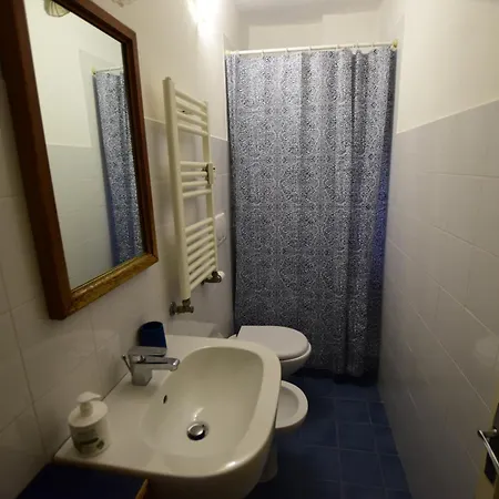 La Casa Sulla Mattonata Accogliente Su Tipica Creuza Genovese Con Splendida Vista E A Pochi Passi Dalla Stazione Principe