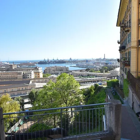 アパート La Casa Sulla Mattonata Accogliente Su Tipica Creuza Genovese Con Splendida Vista E A Pochi Passi Dalla Stazione Principe ジェノヴァ