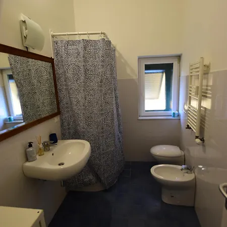 La Casa Sulla Mattonata Accogliente Su Tipica Creuza Genovese Con Splendida Vista E A Pochi Passi Dalla Stazione Principe *
