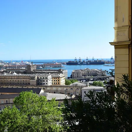La Casa Sulla Mattonata Accogliente Su Tipica Creuza Genovese Con Splendida Vista E A Pochi Passi Dalla Stazione Principe *