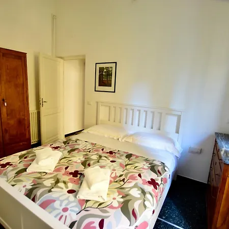 La Casa Sulla Mattonata Accogliente Su Tipica Creuza Genovese Con Splendida Vista E A Pochi Passi Dalla Stazione Principe