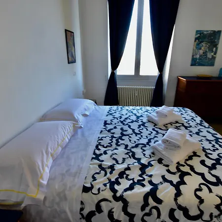 La Casa Sulla Mattonata Accogliente Su Tipica Creuza Genovese Con Splendida Vista E A Pochi Passi Dalla Stazione Principe *