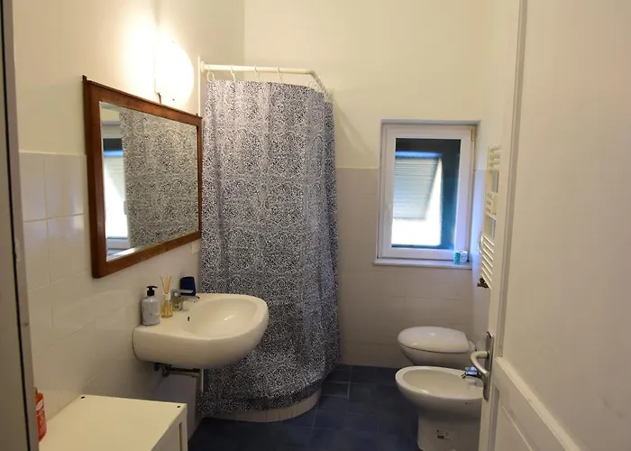 La Casa Sulla Mattonata Accogliente Su Tipica Creuza Genovese Con Splendida Vista E A Pochi Passi Dalla Stazione Principe
