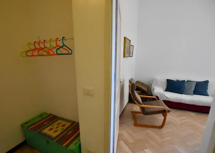 La Casa Sulla Mattonata Accogliente Su Tipica Creuza Genovese Con Splendida Vista E A Pochi Passi Dalla Stazione Principe