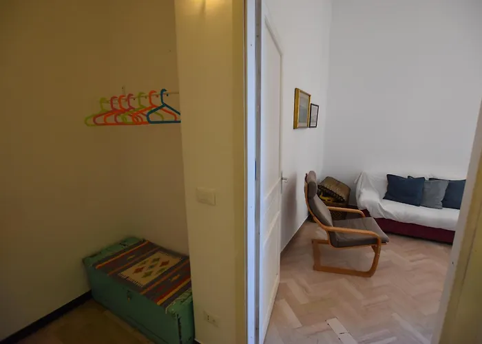 La Casa Sulla Mattonata Accogliente Su Tipica Creuza Genovese Con Splendida Vista E A Pochi Passi Dalla Stazione Principe