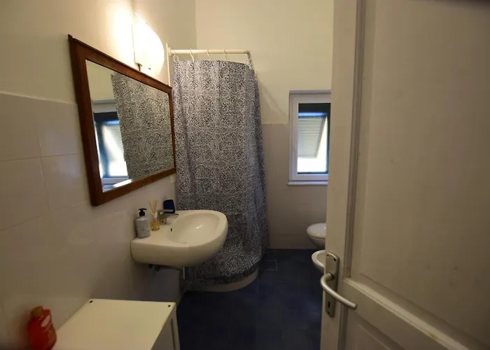 La Casa Sulla Mattonata Accogliente Su Tipica Creuza Genovese Con Splendida Vista E A Pochi Passi Dalla Stazione Principe *