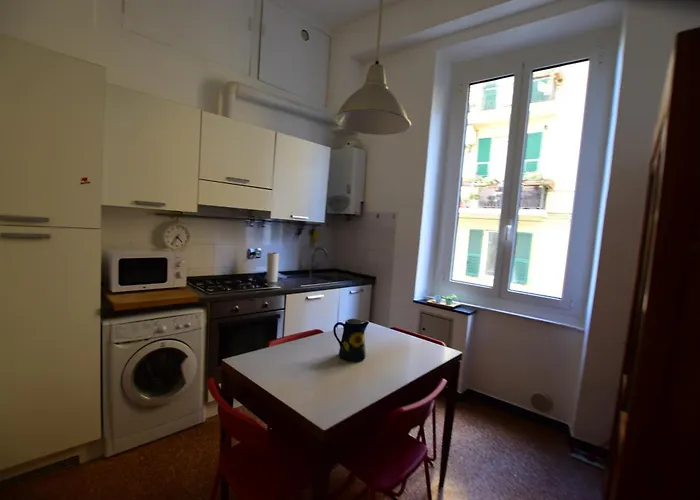 La Casa Sulla Mattonata Accogliente Su Tipica Creuza Genovese Con Splendida Vista E A Pochi Passi Dalla Stazione Principe *