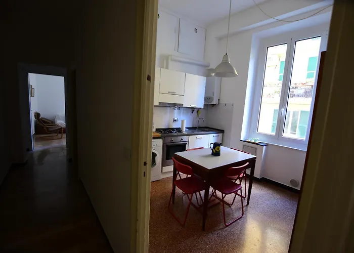 La Casa Sulla Mattonata Accogliente Su Tipica Creuza Genovese Con Splendida Vista E A Pochi Passi Dalla Stazione Principe Γένοβα
