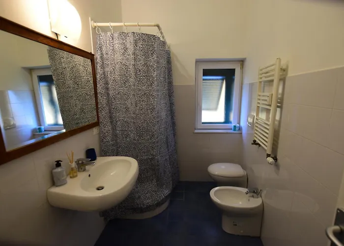 La Casa Sulla Mattonata Accogliente Su Tipica Creuza Genovese Con Splendida Vista E A Pochi Passi Dalla Stazione Principe *