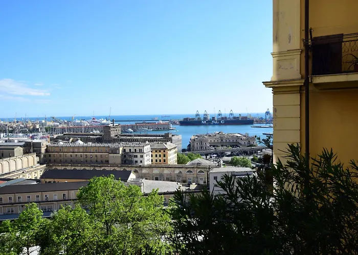 La Casa Sulla Mattonata Accogliente Su Tipica Creuza Genovese Con Splendida Vista E A Pochi Passi Dalla Stazione Principe *
