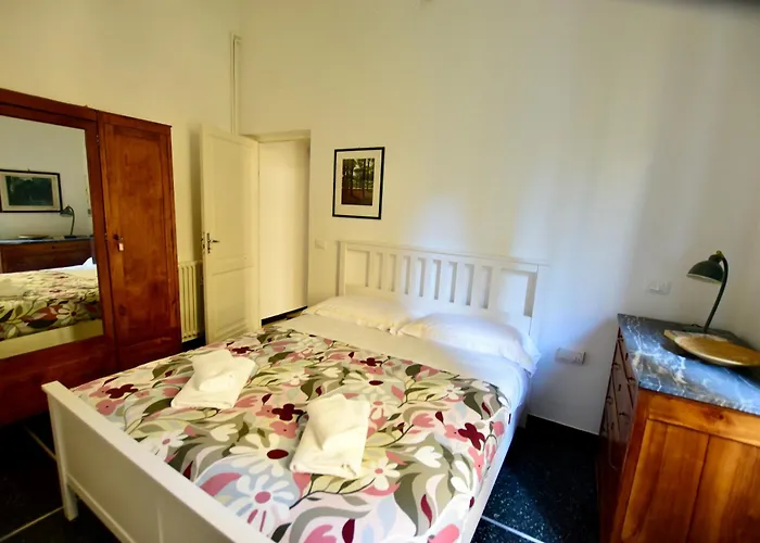 La Casa Sulla Mattonata Accogliente Su Tipica Creuza Genovese Con Splendida Vista E A Pochi Passi Dalla Stazione Principe