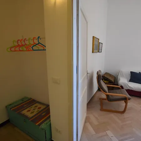 La Casa Sulla Mattonata Accogliente Sulla Tipica Creuza Genovese Con Bella Vista E A Due Passi Dalla Stazione Principe