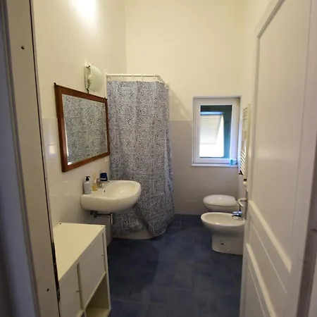 La Casa Sulla Mattonata Accogliente Sulla Tipica Creuza Genovese Con Bella Vista E A Due Passi Dalla Stazione Principe