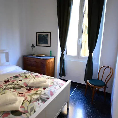 La Casa Sulla Mattonata Cozy On A Traditional Genoese Path, With A View And Close To Principe Station Apartment *
