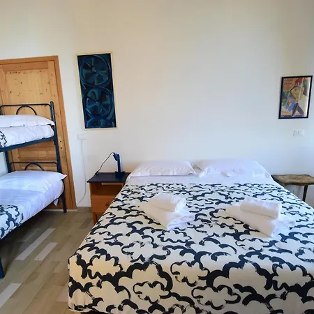 La Casa Sulla Mattonata Accogliente Sulla Tipica Creuza Genovese Con Bella Vista E A Due Passi Dalla Stazione Principe Genoa