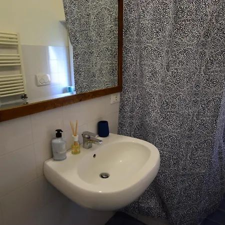 Apartment La Casa Sulla Mattonata Cozy On A Traditional Genoese Path, With A View And Close To Principe Station Genoa