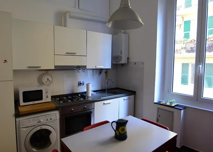 La Casa Sulla Mattonata Accogliente Su Tipica Creuza Genovese Con Splendida Vista E A Pochi Passi Dalla Stazione Principe * Genua