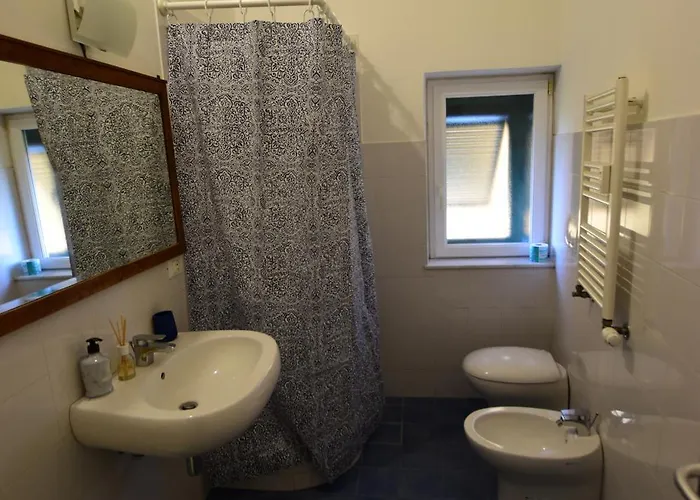 La Casa Sulla Mattonata Accogliente Su Tipica Creuza Genovese Con Splendida Vista E A Pochi Passi Dalla Stazione Principe *